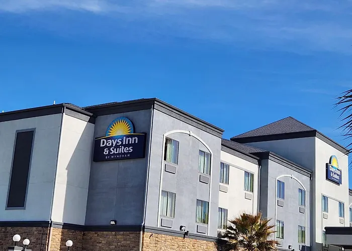 Days Inn & Suites By Wyndham Houston / West Energy Corridor